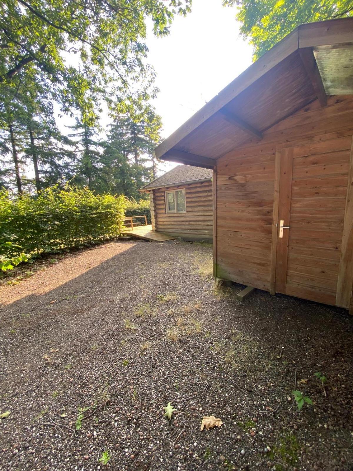 Knus Boomstamhuisje Op De Schatberg - Nabij Toverland Sevenum Eksteriør billede